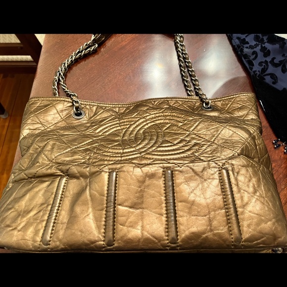 Chanel large shopping bag. Excellent condition. No visible wear. - Picture 4 of 10